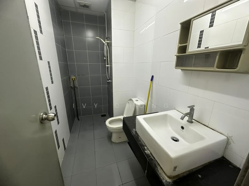 Kondominium untuk Disewa di The Wharf Residence - Ivy Chong - Bathroom - PropertyGuru.com.my