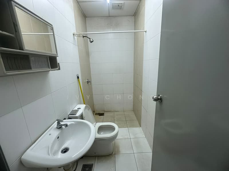 Kondominium untuk Disewa di The Wharf Residence - Ivy Chong - Bathroom - PropertyGuru.com.my