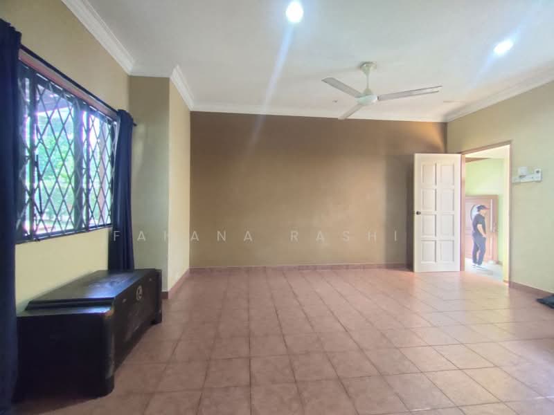 Bungalow for Sale in Sungai Buloh (Selangor) - Fahana Rashid - Living Room - PropertyGuru.com.my