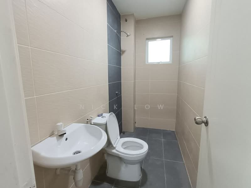 Rumah Teres 2 Tingkat untuk Disewa di Taman Mutiara Mas (Skudai) - Nick Low - Bathroom - PropertyGuru.com.my