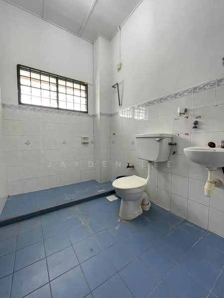 Rumah Teres 2 Tingkat untuk Dijual di Taman Wawasan (Puchong) - Jayden Lee - Bathroom - PropertyGuru.com.my