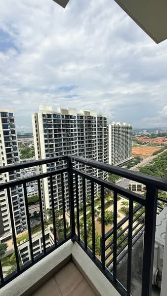 Servis Apartment untuk Disewa di Country Garden Central Park - Dominic Chow - Balcony - PropertyGuru.com.my