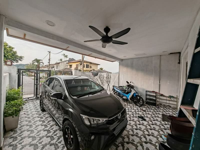 Rumah Teres 2 Tingkat untuk Dijual di Cheras (Selangor) - Mohd Aizat Saiful Bahri - Car Park - PropertyGuru.com.my