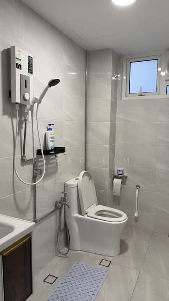 Pangsapuri untuk Disewa di Merdeka View Apartment - Isaac Lim - Bathroom - PropertyGuru.com.my