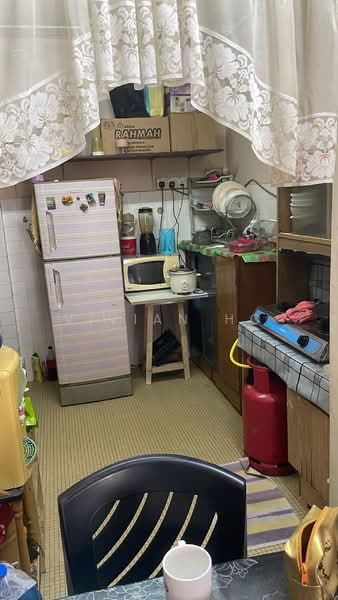 Flat for Sale at Taman Sri Sentosa - Vivian Ho - Kitchen - PropertyGuru.com.my