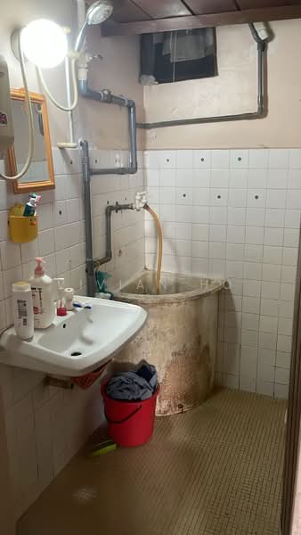 Flat for Sale at Taman Sri Sentosa - Vivian Ho - Bathroom - PropertyGuru.com.my