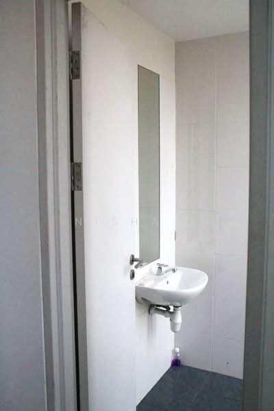 Soho for Rent in Pantai (Kuala Lumpur) - Nisha . - Bathroom - PropertyGuru.com.my