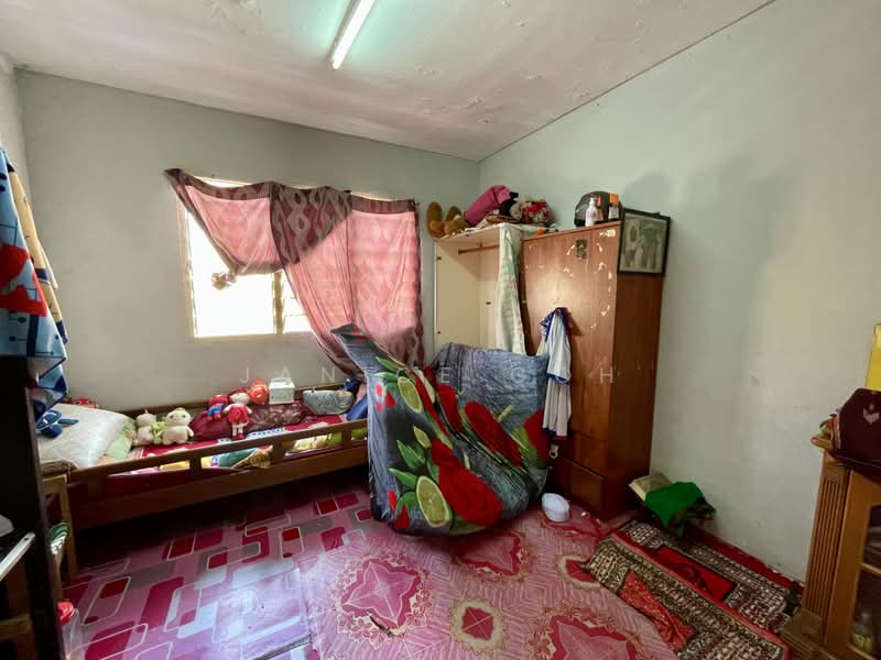 Flat for Sale at Kampung Lindungan PJS 6 - Janice Goh - Bedroom - PropertyGuru.com.my