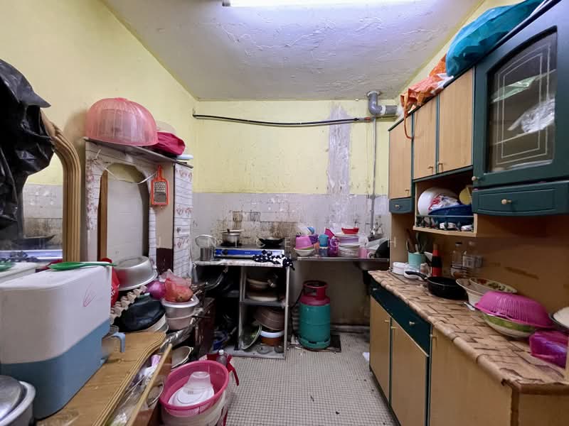 Flat for Sale at Kampung Lindungan PJS 6 - Janice Goh - Kitchen - PropertyGuru.com.my