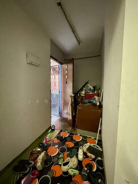 Flat for Sale at Kampung Lindungan PJS 6 - Janice Goh - Entrance - PropertyGuru.com.my