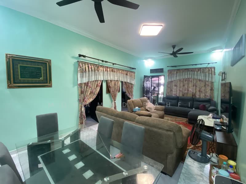 Rumah Teres 1 Tingkat untuk Dijual di Taman Ungku Tun Aminah (Skudai) - Mohamad Rahfi - Living Room - PropertyGuru.com.my