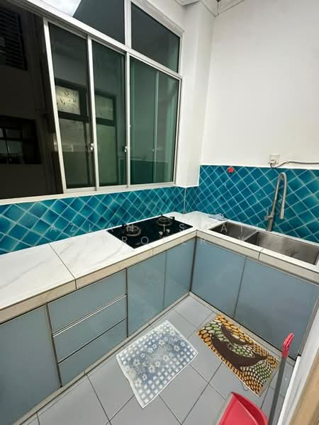 Apartment for Sale at The Platino Serviced Apartment - Azlan Ismail aiproperty - Kitchen - PropertyGuru.com.my