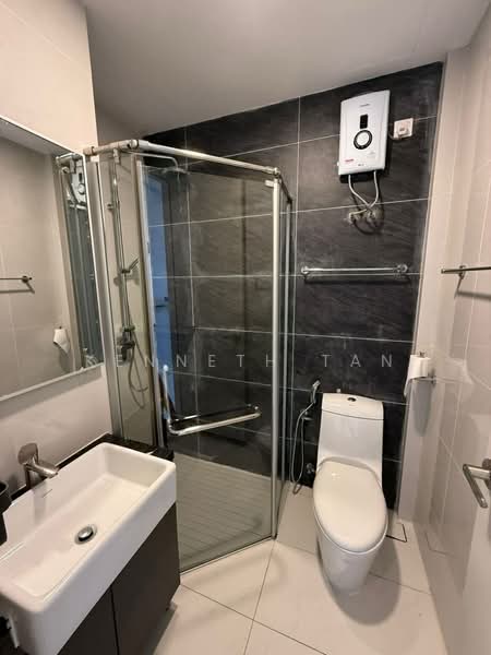Condominium for Rent at Bay Point @ Country Garden Danga Bay - Kenneth Tan - Bathroom - PropertyGuru.com.my