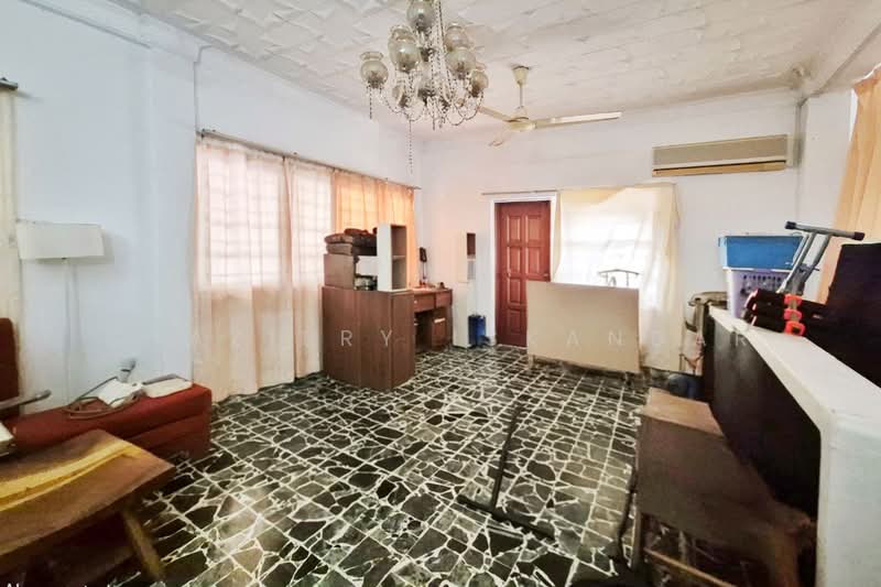 Rumah Banglo untuk Dijual di Seksyen 6 (Petaling Jaya) - Shaziery Iskandar - Living Room - PropertyGuru.com.my