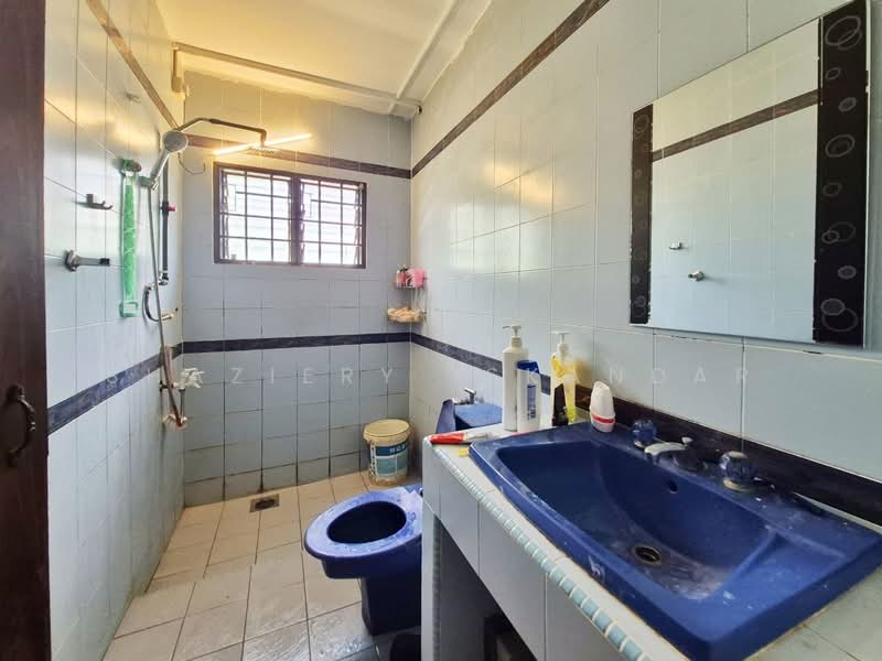 Rumah Banglo untuk Dijual di Seksyen 6 (Petaling Jaya) - Shaziery Iskandar - Bathroom - PropertyGuru.com.my