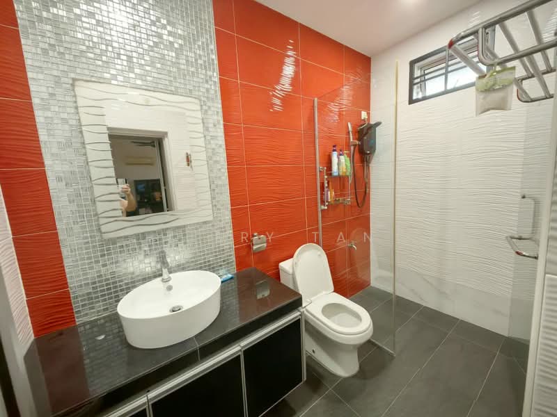 1.5-storey Terraced House for Sale in Taman Pelangi Indah (Ulu Tiram) - Terry Tan - Bathroom - PropertyGuru.com.my