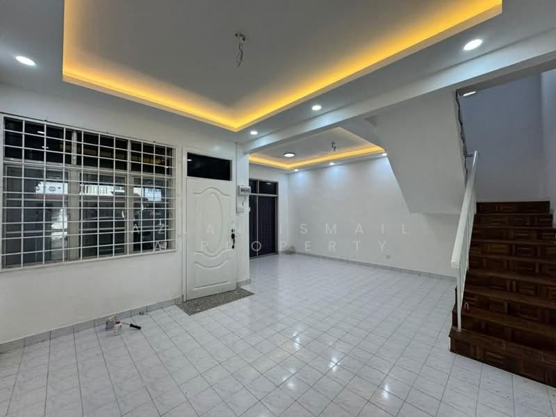 Rumah Teres 2 Tingkat untuk Dijual di Taman Puteri Wangsa (Ulu Tiram) - Azlan Ismail aiproperty - Entrance - PropertyGuru.com.my