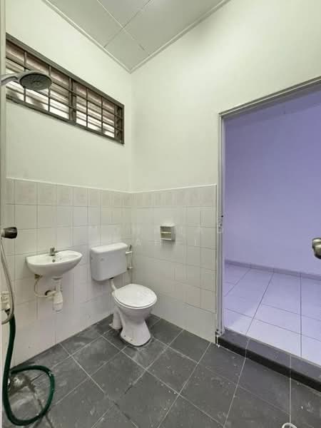 Rumah Teres 2 Tingkat untuk Dijual di Taman Puteri Wangsa (Ulu Tiram) - Mohamad Rahfi - Bathroom - PropertyGuru.com.my
