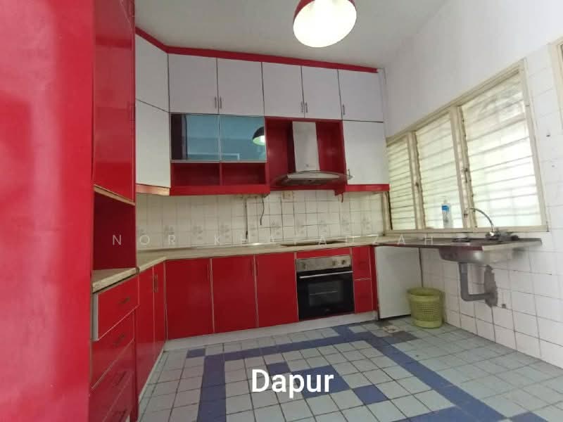 2-storey Terraced House for Sale in Seksyen 7 (Shah Alam) - Nor Khafadzah - Kitchen - PropertyGuru.com.my