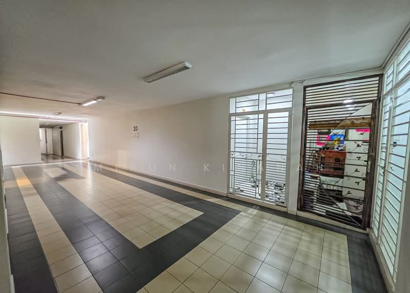 Condominium for Sale at Platinum Lake PV 13 - Amirun Kinanah - Corridor - PropertyGuru.com.my