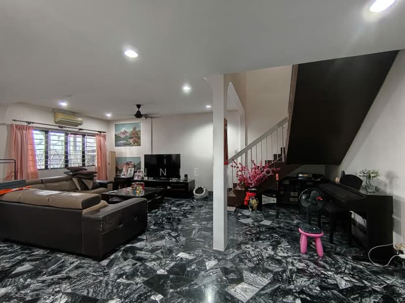 Rumah Teres 2 Tingkat untuk Dijual di Kampung Sungai Pinang Dalam (Klang) - Annie Kho - Living Room - PropertyGuru.com.my