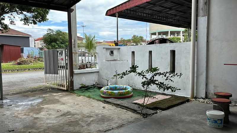 1-storey Terraced House for Sale in Bandar Saujana Putra (Tanjong Duabelas) - Irwan Affandi - Exterior - PropertyGuru.com.my