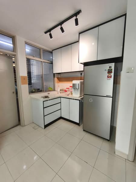 Pangsapuri untuk Disewa di Kipark Apartment - YC Fung - Kitchen - PropertyGuru.com.my