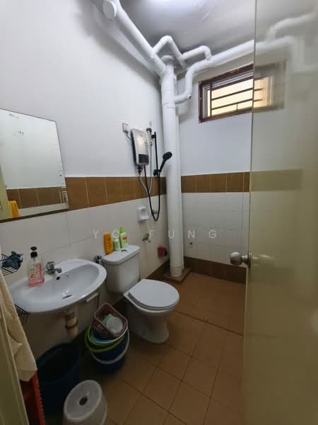 Pangsapuri untuk Disewa di Kipark Apartment - YC Fung - Bathroom - PropertyGuru.com.my