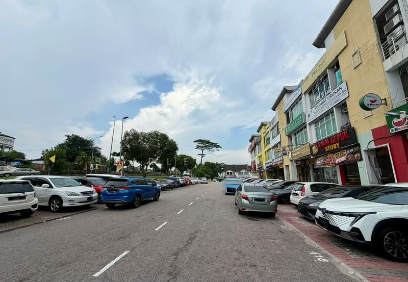 Kedai / Pejabat untuk Dijual di Taman Molek (Johor Bahru) - Shirley Pang - Exterior - PropertyGuru.com.my