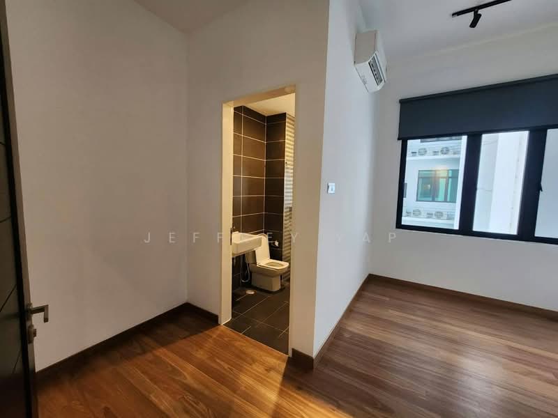 Condominium for Rent at Seri Puteri Hills Town Villa & Condominium - Jeffrey Yap - Bathroom - PropertyGuru.com.my