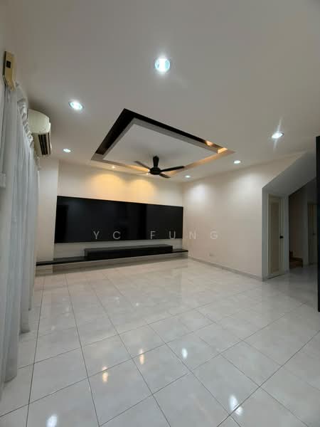 Rumah Teres 2 Tingkat untuk Disewa di Taman Seri Austin (Tebrau) - YC Fung - Living Room - PropertyGuru.com.my