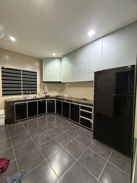 Rumah Teres 2 Tingkat untuk Disewa di Taman Seri Austin (Tebrau) - YC Fung - Kitchen - PropertyGuru.com.my
