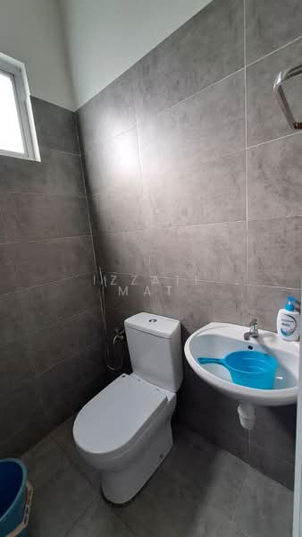 2-storey Terraced House for Rent in Dengkil (Selangor) - Izzati Mat - Bathroom - PropertyGuru.com.my