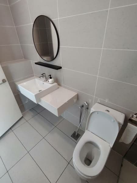 Servis Apartment untuk Dijual di The Cruise Residence - Jeffrey Yap - Bathroom - PropertyGuru.com.my