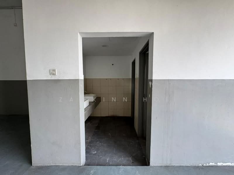 Kedai untuk Disewa di Kota Bayuemas (Klang) - Zackinn Hoi - Bathroom - PropertyGuru.com.my