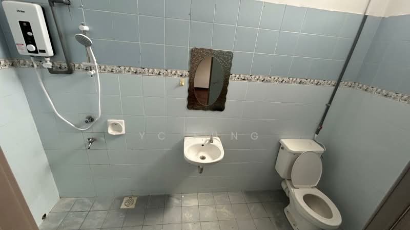 Rumah Teres 1.5 Tingkat untuk Disewa di Taman Pelangi Indah (Ulu Tiram) - YC Fung - Bathroom - PropertyGuru.com.my