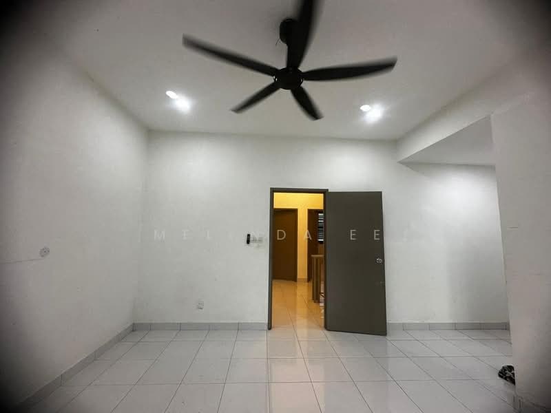 Rumah Teres 2 Tingkat untuk Dijual di Bandar Tiram (Ulu Tiram) - Melinda Ee - Living Room - PropertyGuru.com.my