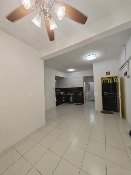 Rumah Flat untuk Disewa di Taman Bukit Mewah - Hong Charng Lee - Living Room - PropertyGuru.com.my