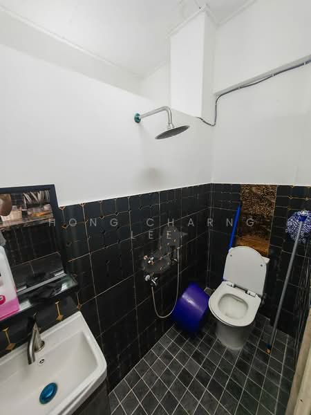 Rumah Flat untuk Disewa di Taman Bukit Mewah - Hong Charng Lee - Bathroom - PropertyGuru.com.my