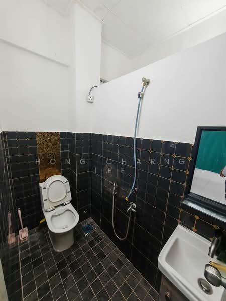 Rumah Flat untuk Disewa di Taman Bukit Mewah - Hong Charng Lee - Bathroom - PropertyGuru.com.my
