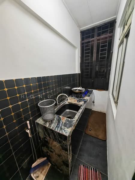 Rumah Flat untuk Disewa di Taman Bukit Mewah - Hong Charng Lee - Kitchen - PropertyGuru.com.my