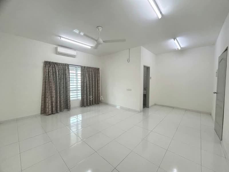 2-storey Terraced House for Sale in Bandar Baru Sri Klebang (Chemor) - Sam . - Living Room - PropertyGuru.com.my