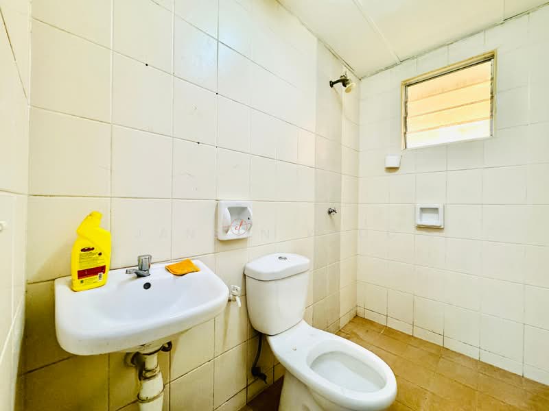 Apartment for Sale at Akasia Apartment @ Setia Alam - Jansen Khoo - Bathroom - PropertyGuru.com.my