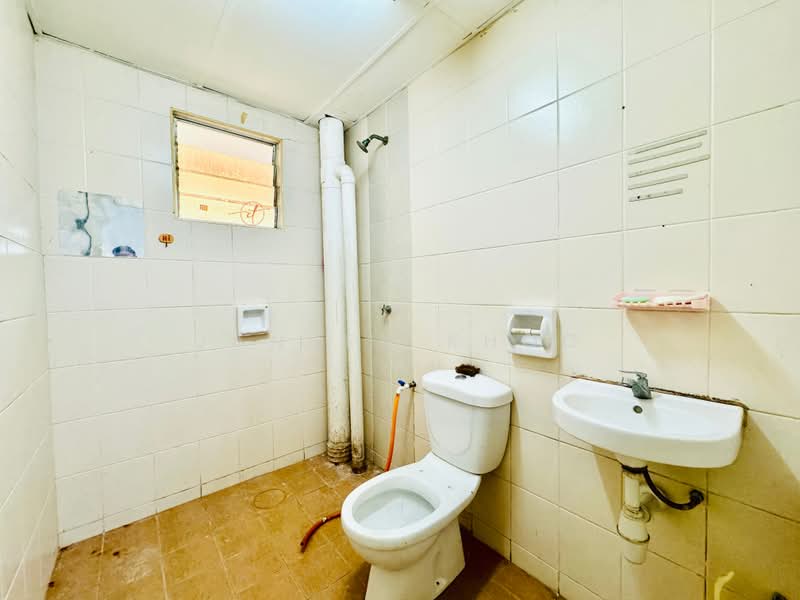 Apartment for Sale at Akasia Apartment @ Setia Alam - Jansen Khoo - Bathroom - PropertyGuru.com.my
