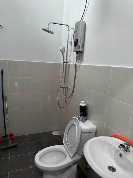 2-storey Terraced House for Sale in Taman Chemor Idaman (Chemor) - Sam . - Bathroom - PropertyGuru.com.my