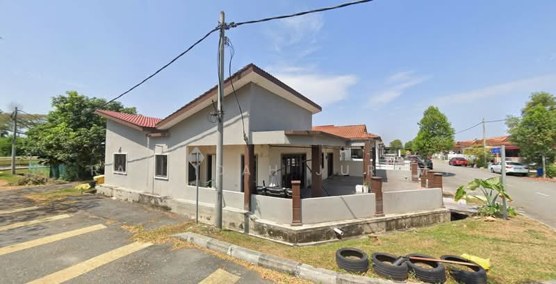 1-storey Terraced House for Sale in Banting (Selangor) - Rashidah Juremi - Exterior - PropertyGuru.com.my