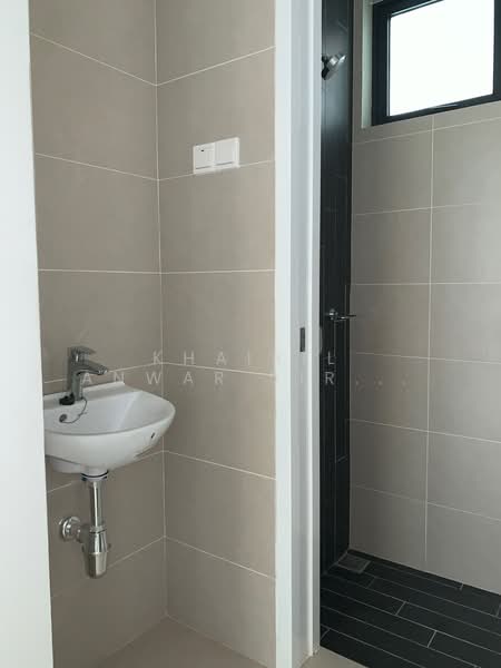 Service Residence for Sale at H2O Residences - Khairil Anwar Sirajudin - Bathroom - PropertyGuru.com.my