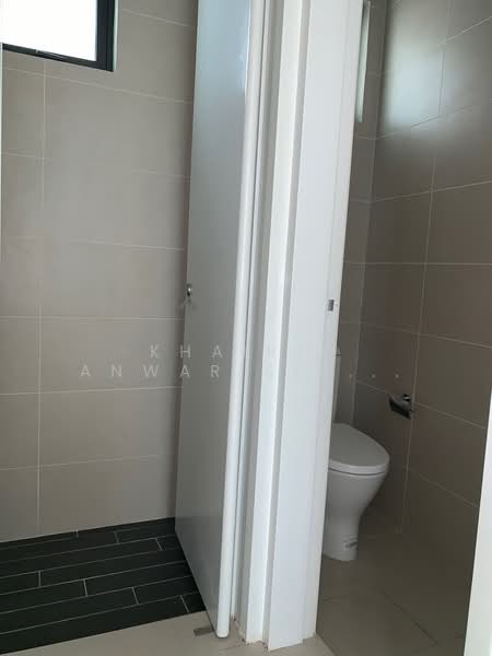 Service Residence for Sale at H2O Residences - Khairil Anwar Sirajudin - Bathroom - PropertyGuru.com.my