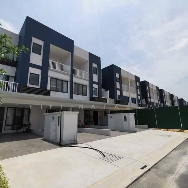 Townhouse for Sale in Sepang (Selangor) - Fifi Natasya - Exterior - PropertyGuru.com.my
