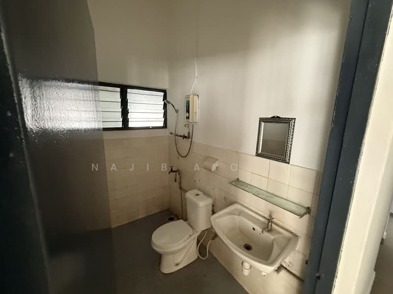 Rumah Berkembar untuk Dijual di Petaling Jaya (Selangor) - Najib Ayoubi - Bathroom - PropertyGuru.com.my